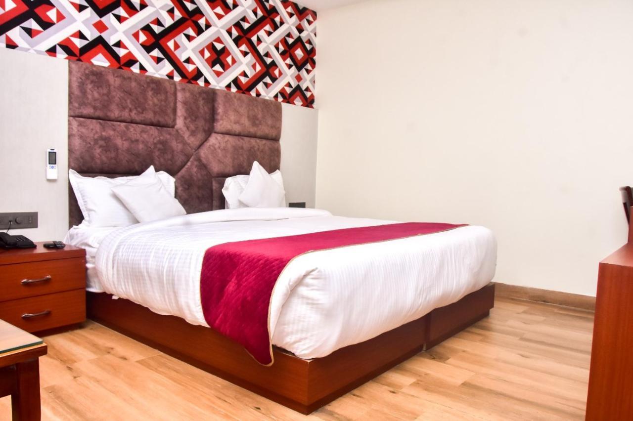 Hotel The Park View Prayagraj Exterior photo