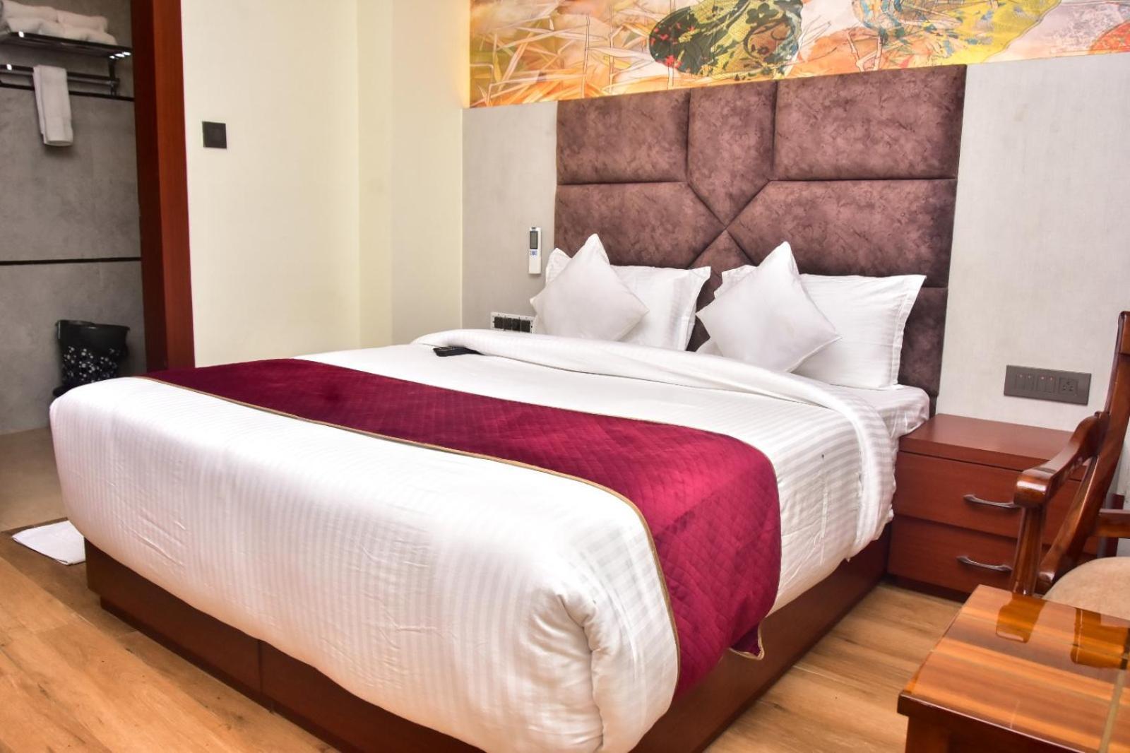 Hotel The Park View Prayagraj Exterior photo