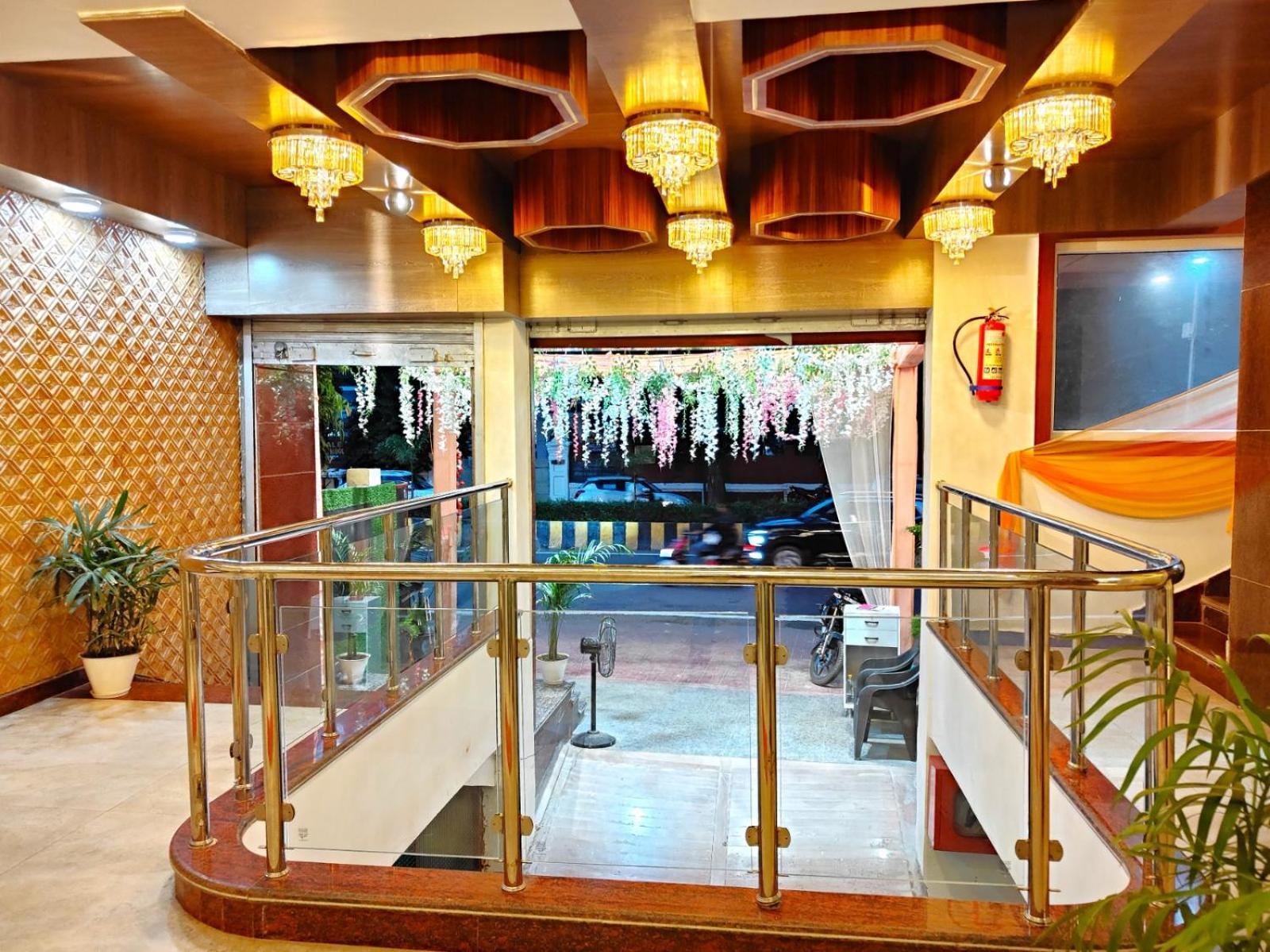 Hotel The Park View Prayagraj Exterior photo