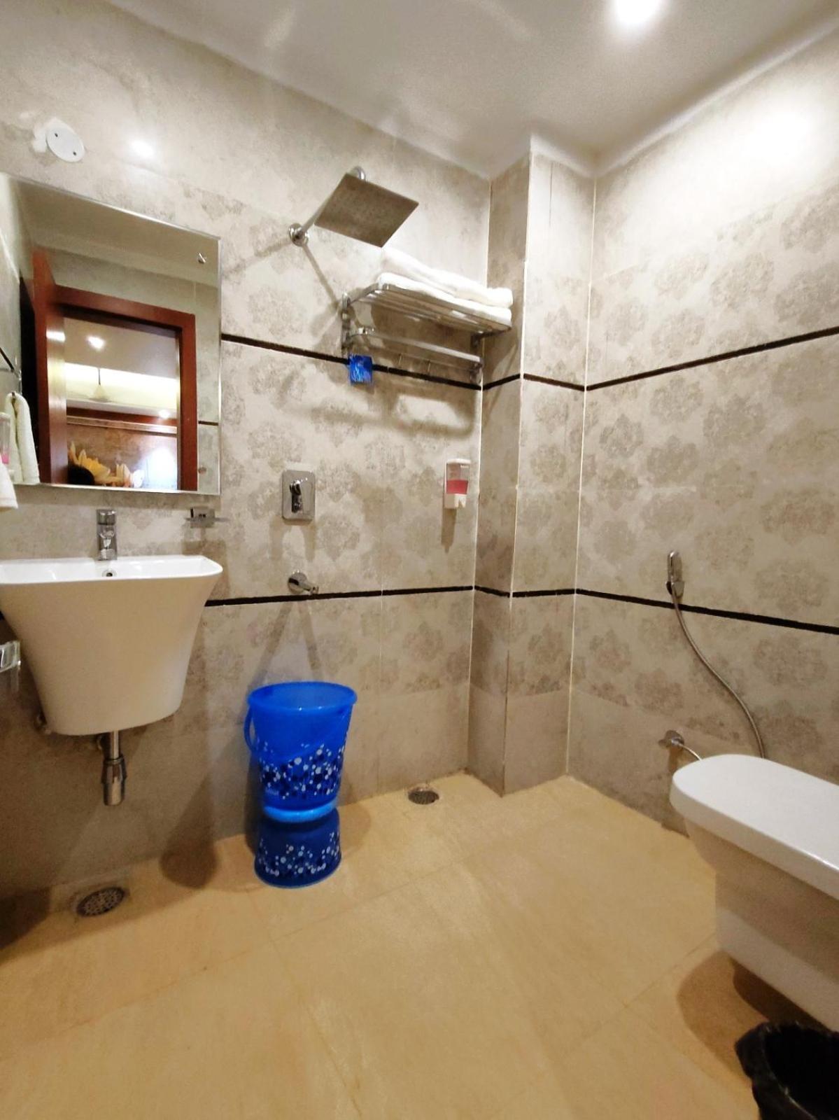 Hotel The Park View Prayagraj Exterior photo