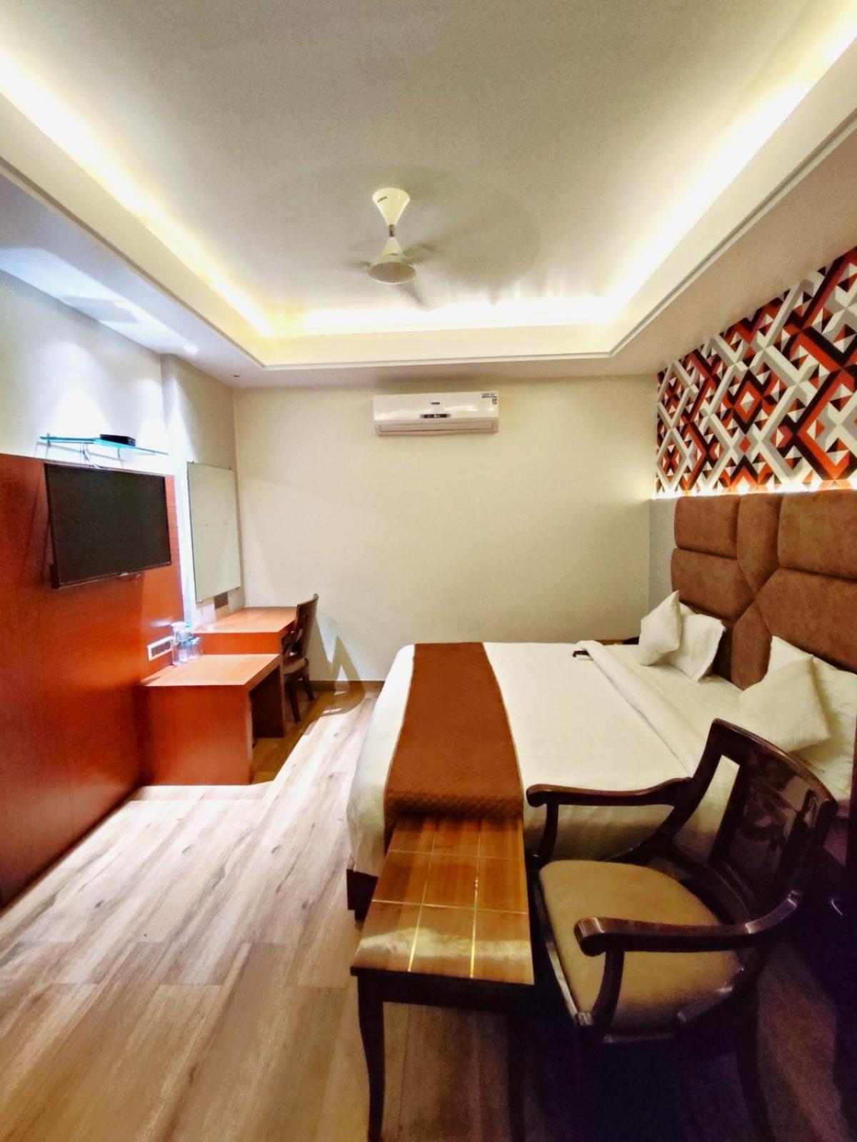 Hotel The Park View Prayagraj Exterior photo