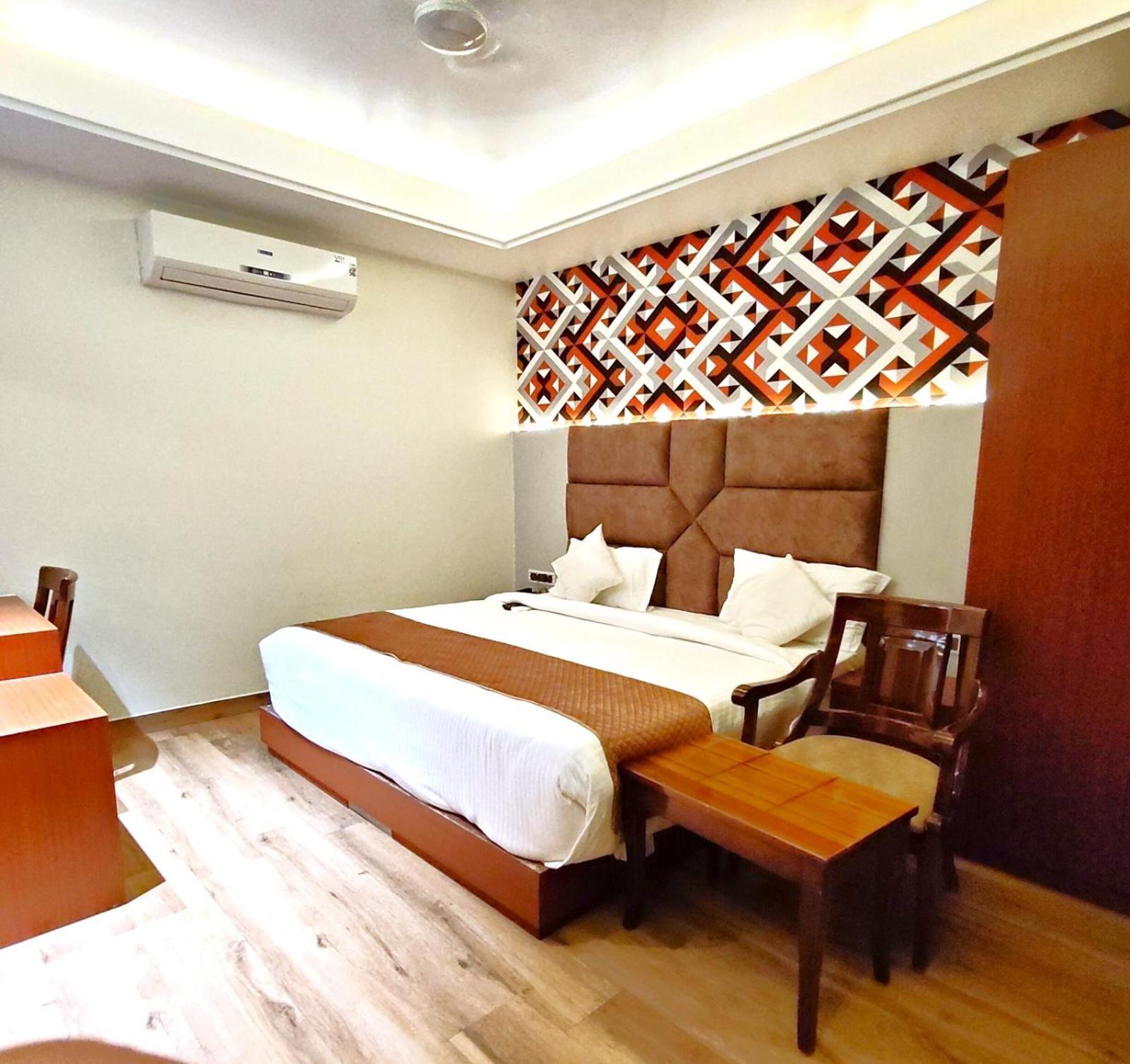 Hotel The Park View Prayagraj Exterior photo